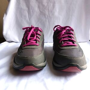 Dansko Comfort Slip Resistant Sneakers Size 38